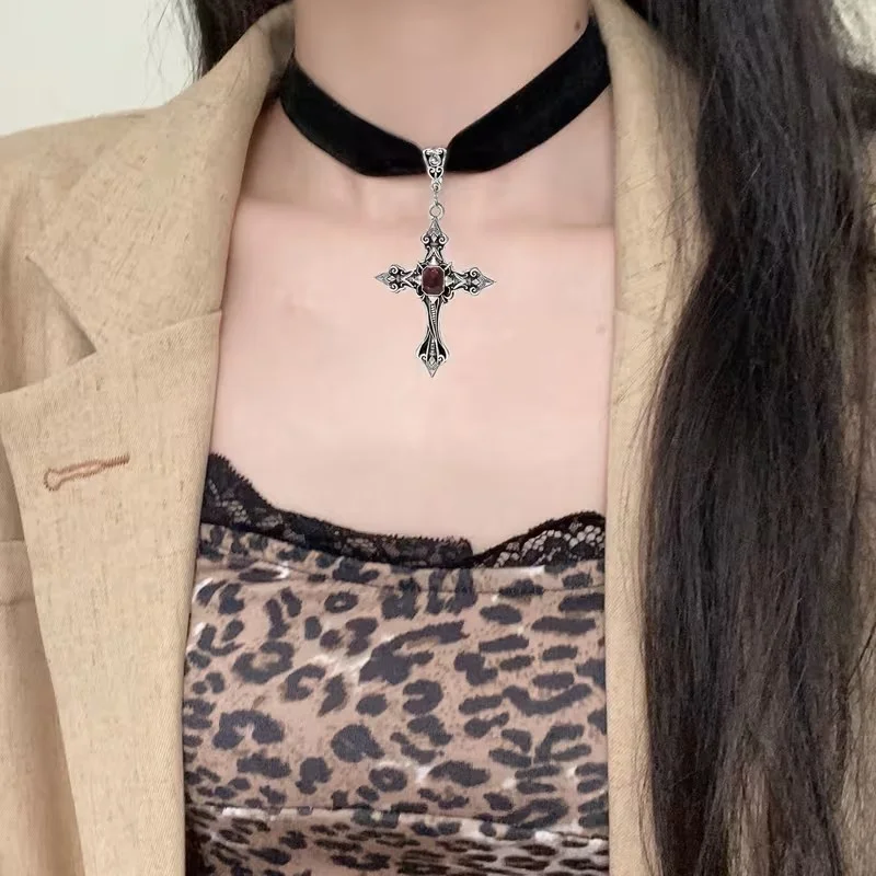 

Gothic-Inspired Long Cross Pendant Necklace,Elegant Velvet-Style Jewelry for Women,Perfect for Parties & Banquets,Gothic Jewelry