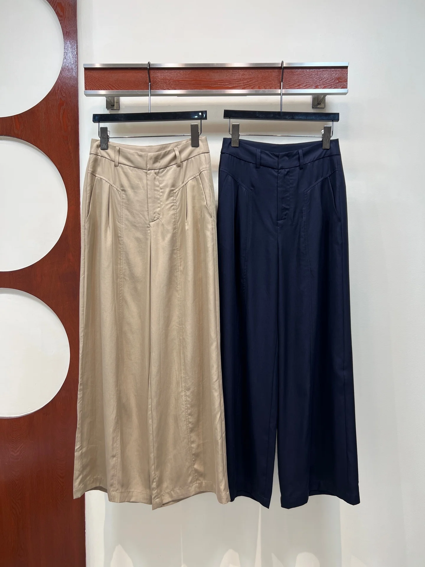 6 Summer Xinxin High-Waist Wide-Fit Long Pants. High waist makes you look slimmer and flatter your legs. Golden-brown loose wide