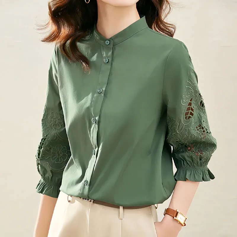 Camisa empalmada con bordado calado para mujer, blusa holgada de botones de Color sólido que combina con todo, moda elegante, Primavera