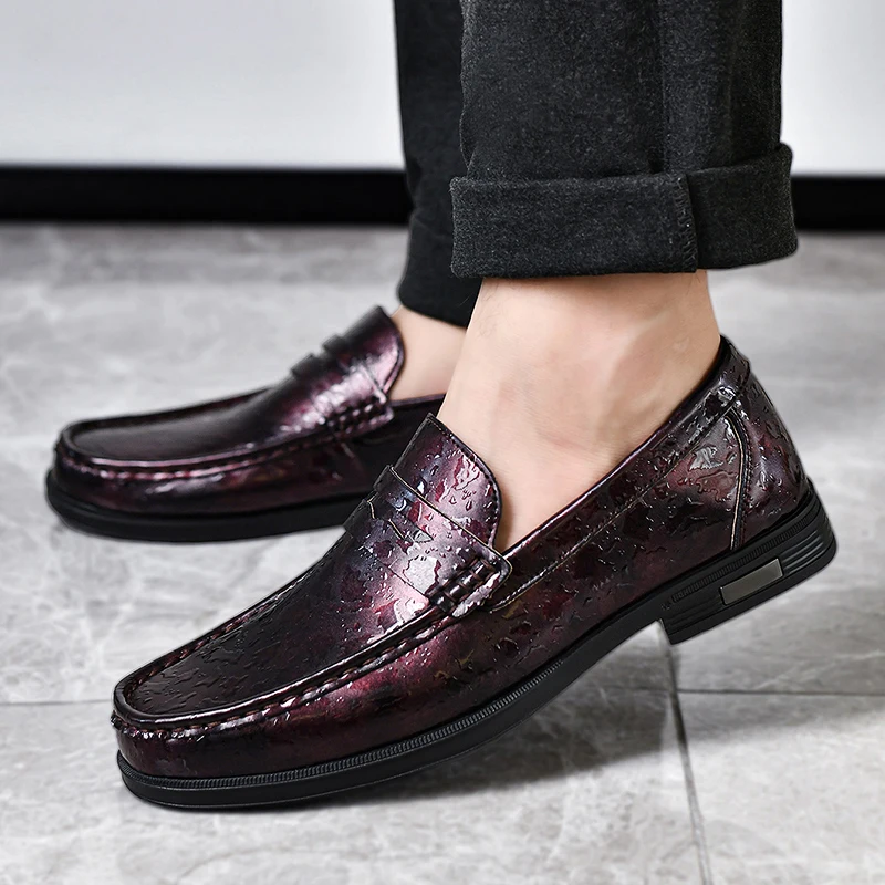 

Новые летние мужские дышащие перфорированные туфли из воловьей кожи с защитой от скольжения, модные брендовые удобные повседневные лоферы с мягкой подошвой