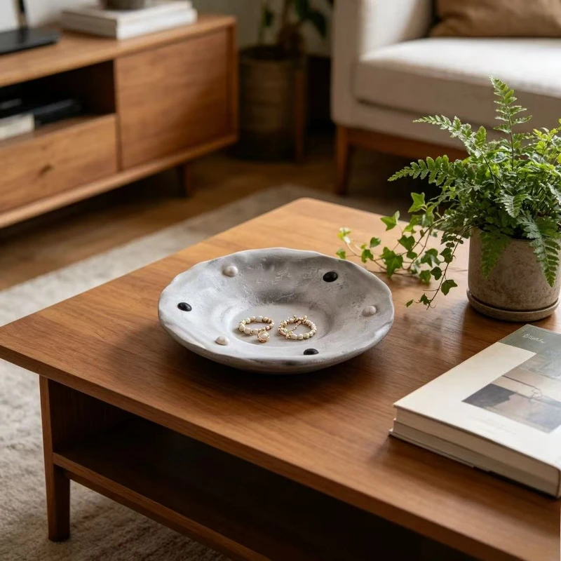 Minimalist Metal Tray Shell Jewelry Display Holder Home Aroma Diffuser Dish Creative Living Room Candle Plate for Decor