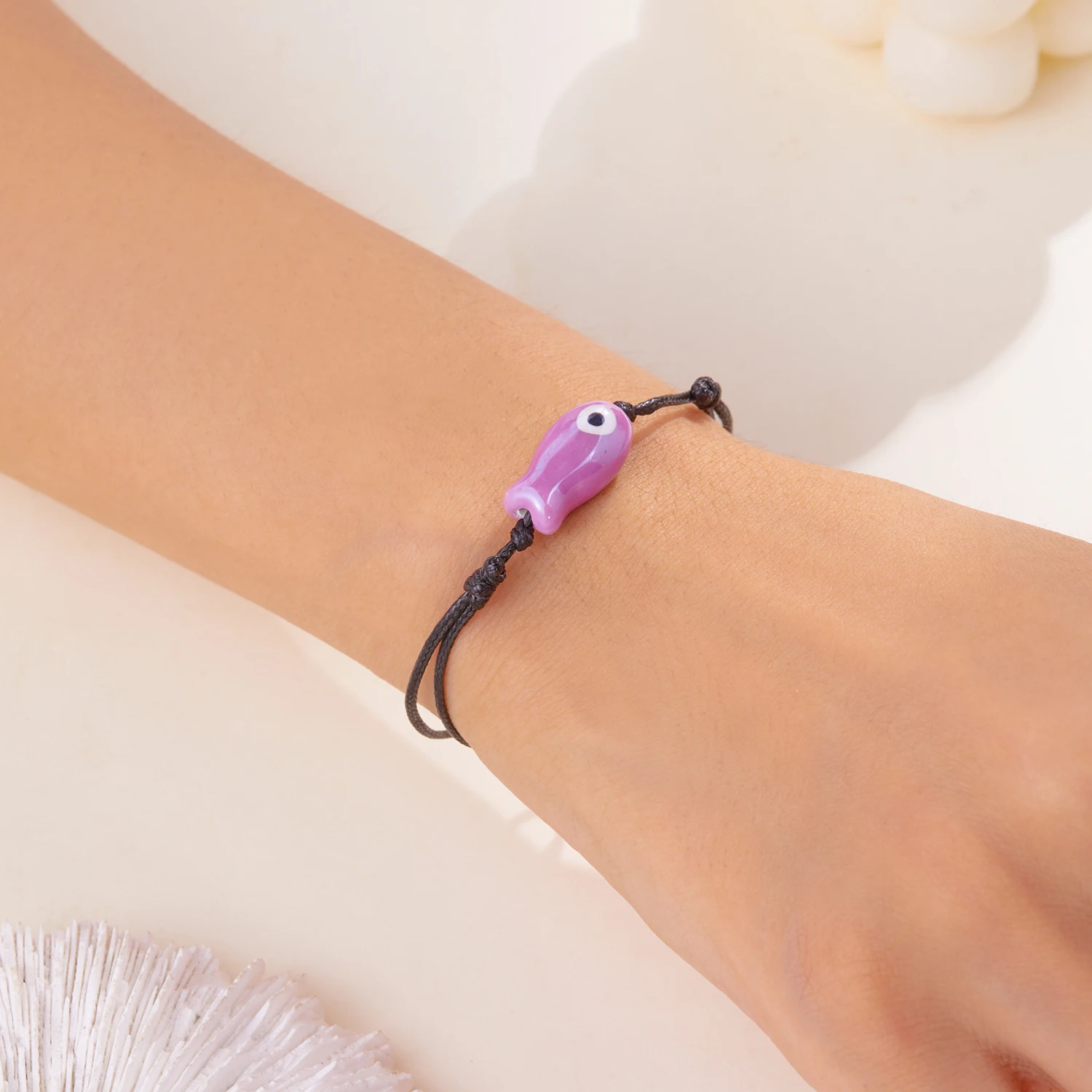 Minimalistisches Cartoon-Keramik-Fisch-Armband für Damen und Herren, niedliches buntes Tier, handgefertigtes geflochtenes Armband, glücklicher Freundschaftsschmuck – Detail 6