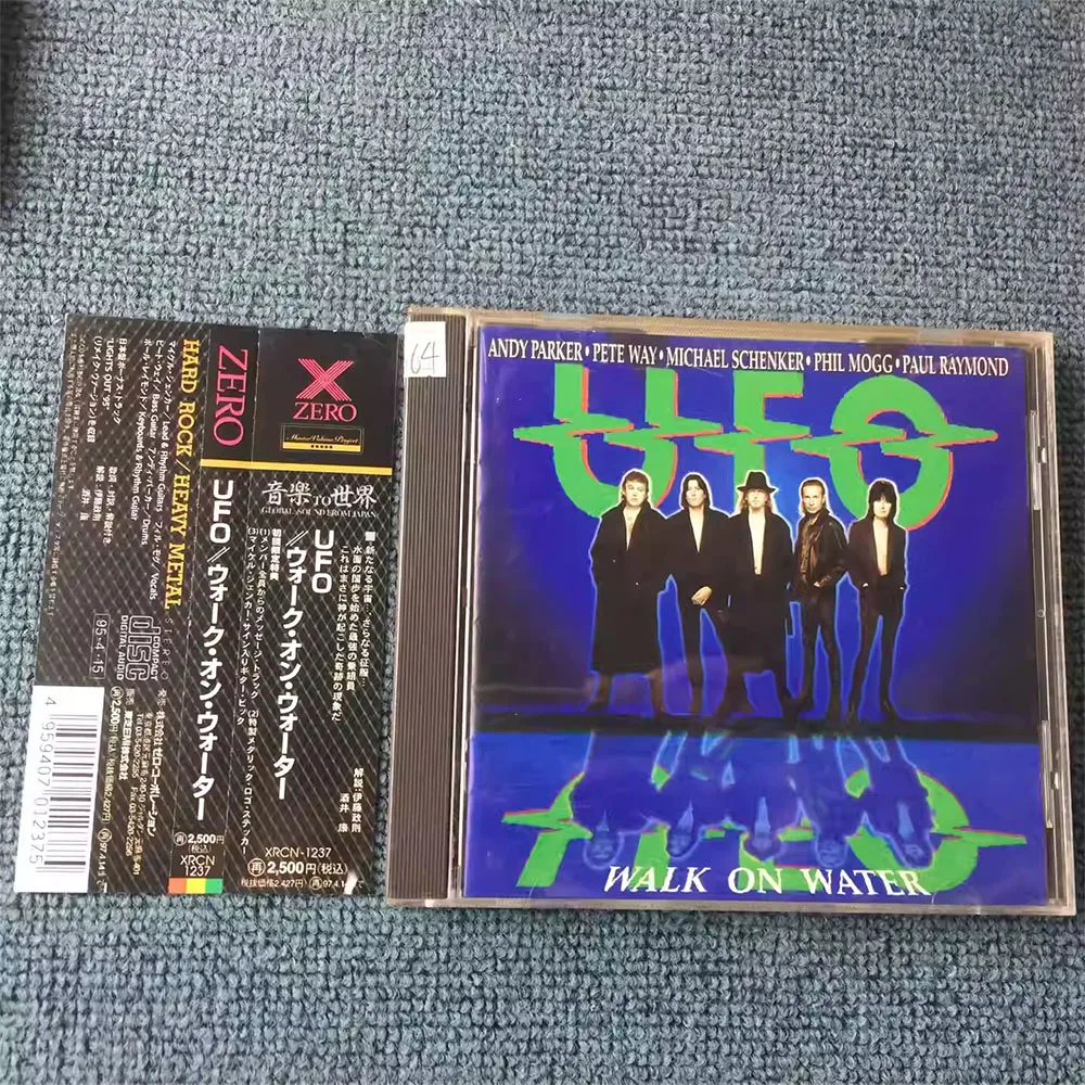 CD 'Walk on Water UFO' Este es Walk on Water, el 11º álbum de estudio de la legendaria banda británica de hard rock/heavy metal UFO