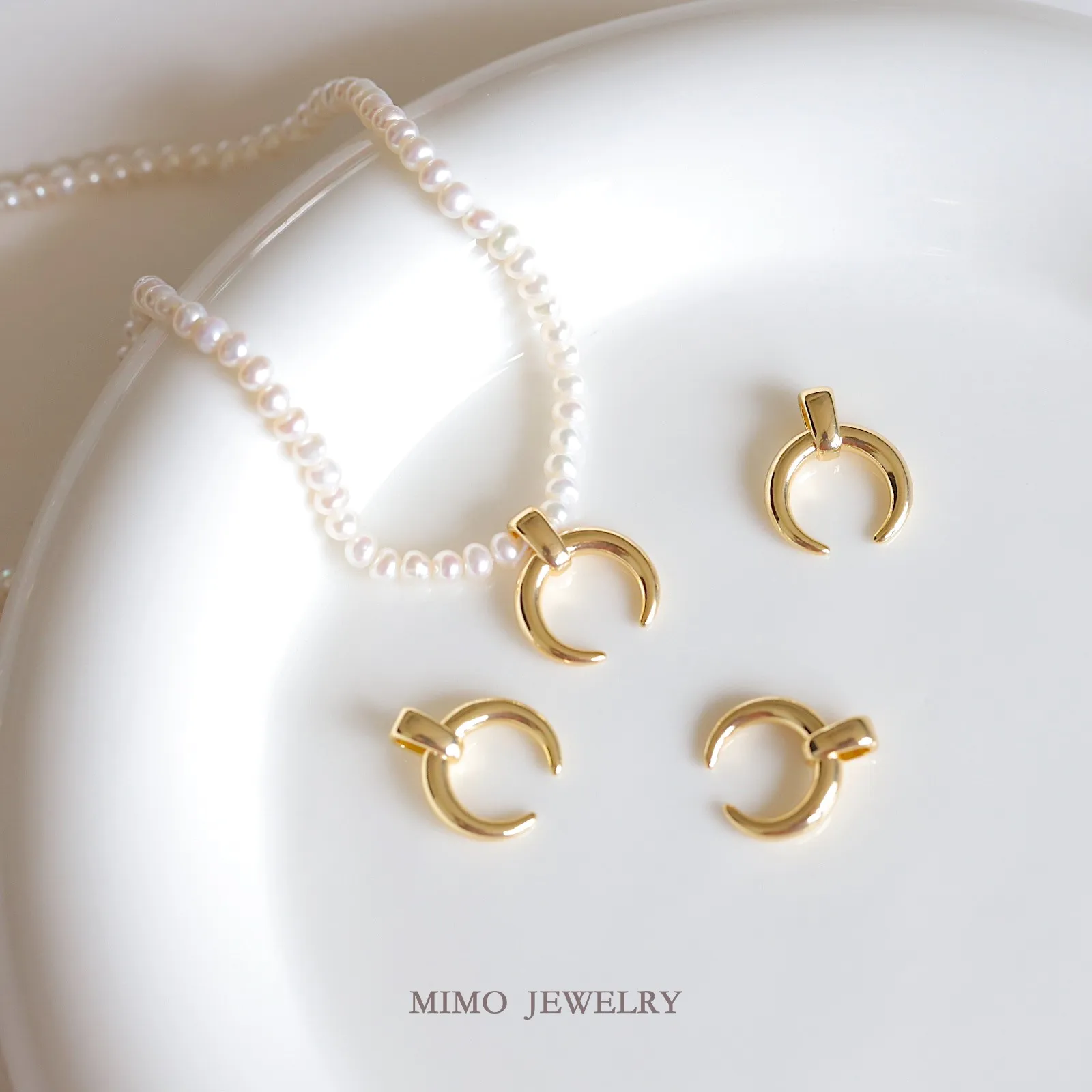 Smooth Ins European and American Style Moon Tooth Necklace Charms Pendant Supplies DIY Hand Brass Gold Plated Accessories