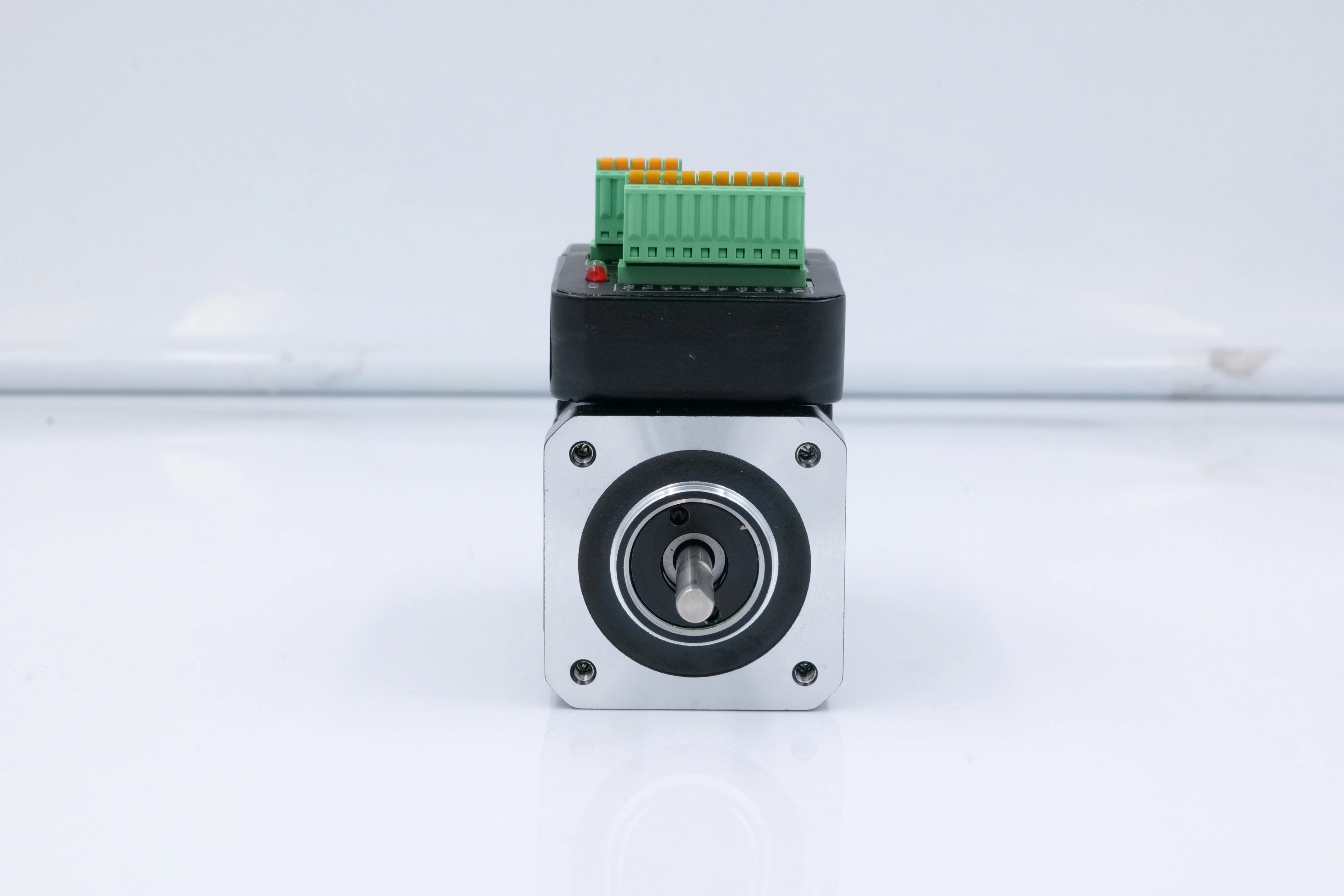 IHSS42-24-05 Hybrid Closed Loop Stepper Motor with Integrated Controller Nema17 0.48Nm Shaft 5mm 1.2A 24v
