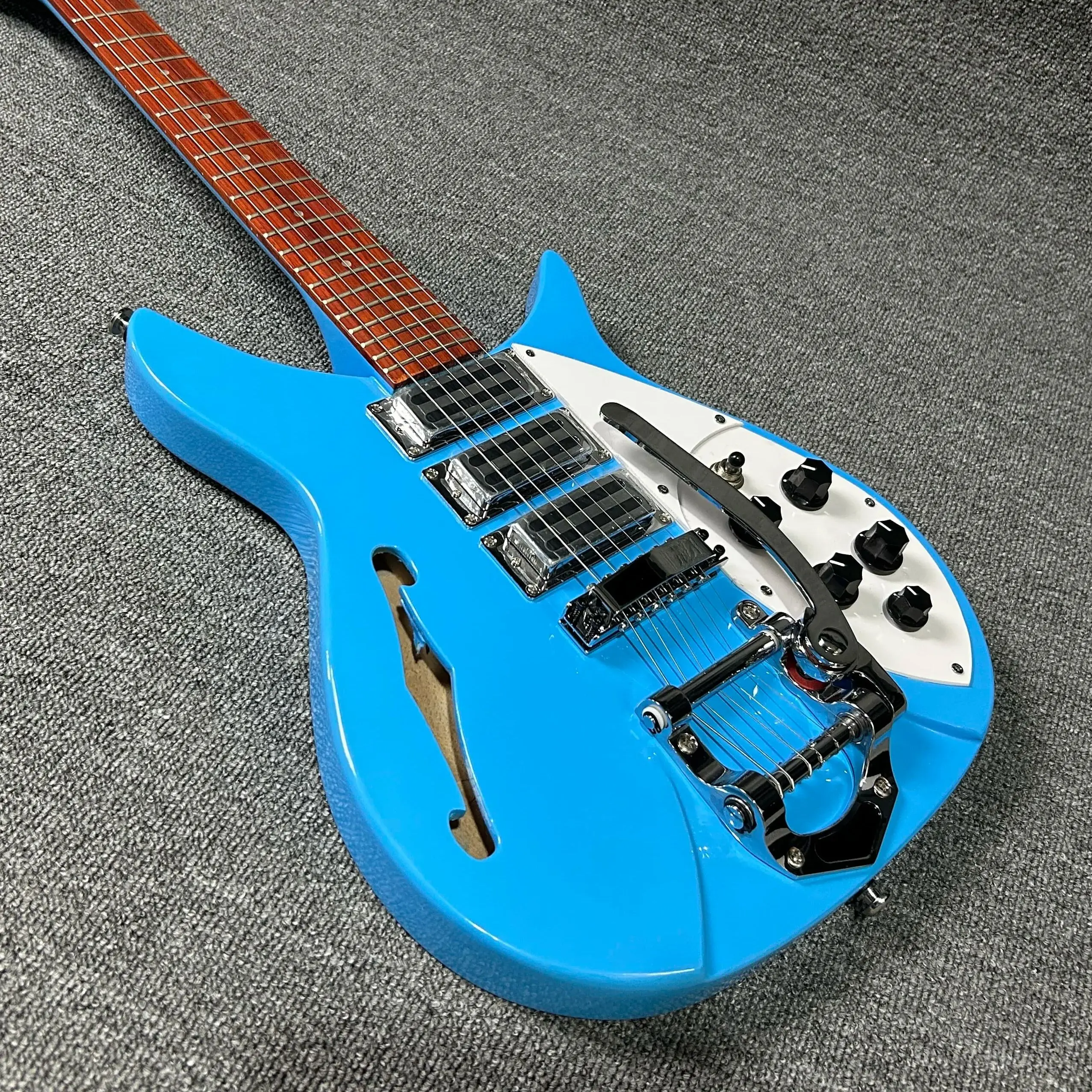 Good Quality and Timbre 325 Blue Electric Guitar Rosewood Fingerboard Mahogany Body 21 Tone Position Free Transportation