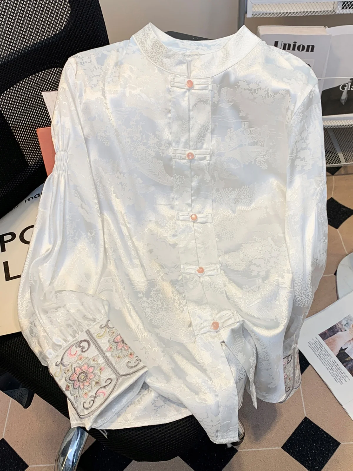 新しい中国風刺繍プードル柄レディース春物高級感スタンドカラーベーストレンディトップス綿100%