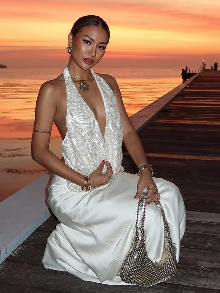 セクシーな深いVネックのブラトップとスリムフィットのスカートセット、WEIRD PUSSラグジュアリーな高級感のあるファッショナブルな女性用衣装