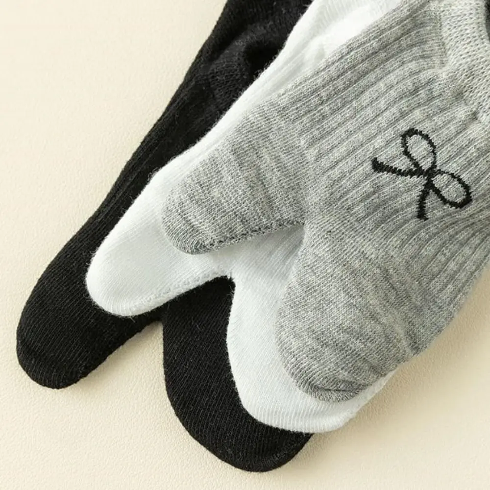 

3Pairs Simple Short Tube Two Toe Boat Socks Invisible Breathable Sweet Bow Socks Hosiery Anti Slip Split Toe Ankle Socks Women