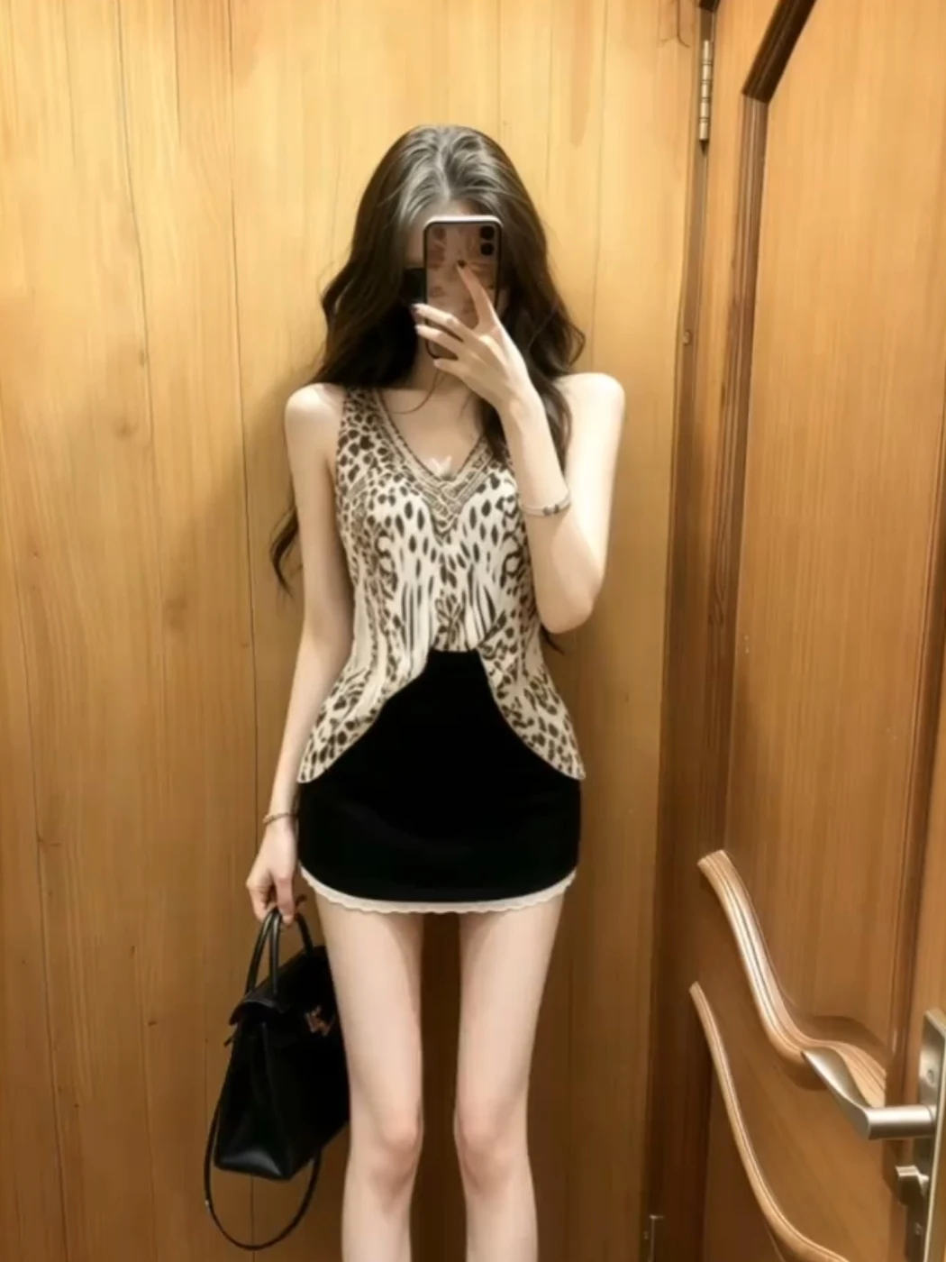 

Elegant Leopard Print Two-Piece Set for Women Summer New Style Sleeveless Top And High-Waisted Skirt Fashionable And Sexy