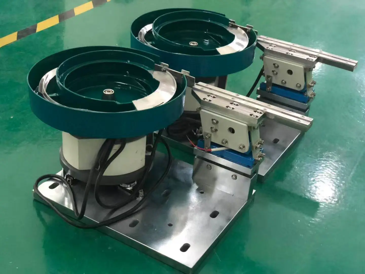 

Vibration Feeder Automatic Screw Locking Machine - Fully Automated Heat Sink Assembly Line with Screw Driving