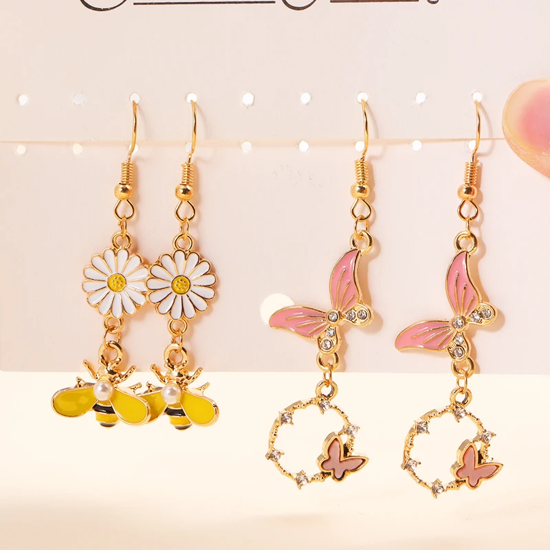 

2023 Trending Korean Fashion Elegant Butterfly Bee Daisy Long Drop Earrings Sweet Dangle Earrings Jewelry For Women Girls Gifts