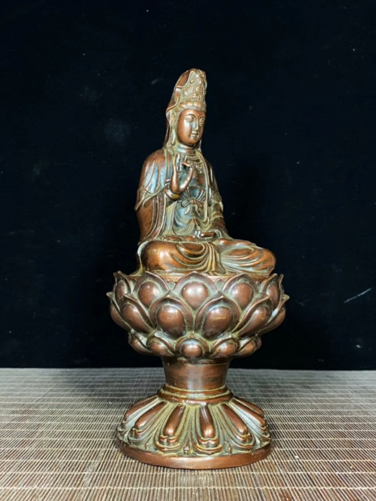 Antique pure copper lotus shaped Guanyin Bodhisattva incense burner ornament, approximately 24.5 centimeters high and 12 centime