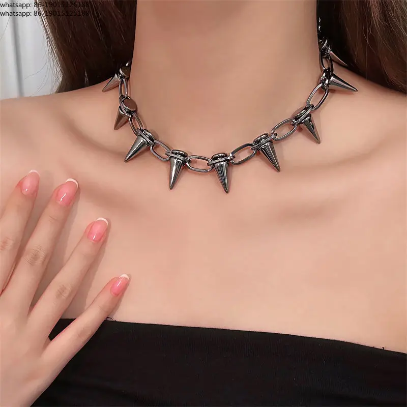 Metal Rivet Necklace Women's Accessories Neck Chain Premium 2026 New