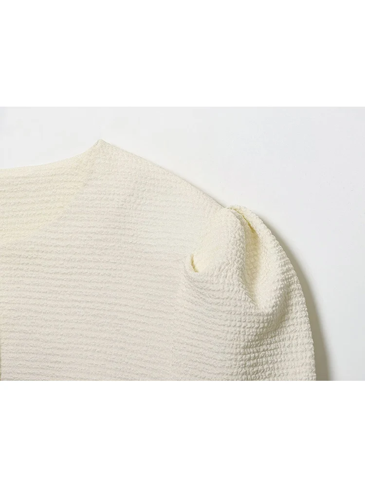 เสื้อครอปผู้หญิงใหม่ 2025 เสื้อผ้าผู้หญิงสไตล์เก๋ แขนสั้น คอทรงโอ แขนพอง ติดกระดุม เสื้อแจ็คเก็ตผู้หญิงสีพื้น