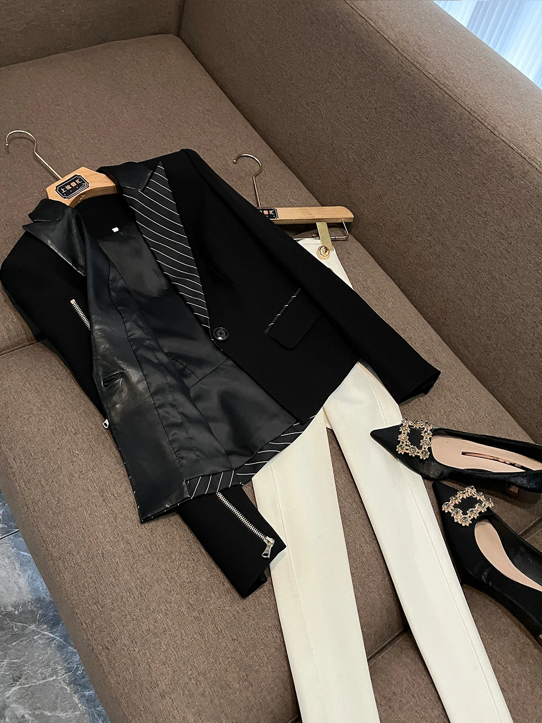 Abito da donna Briti Sle a righe color sangue di fascia alta Jaet Decorazione con cerniera in metallo Vita dimagrante Abbigliamento da lavoro professionale