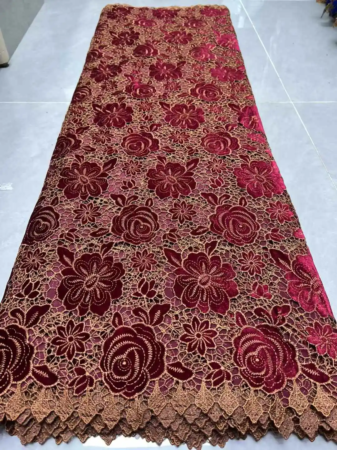 Tela de encaje de terciopelo africano para mujer, materiales bordados nigerianos de alta calidad, venta al por mayor, ropa de fiesta, 2026