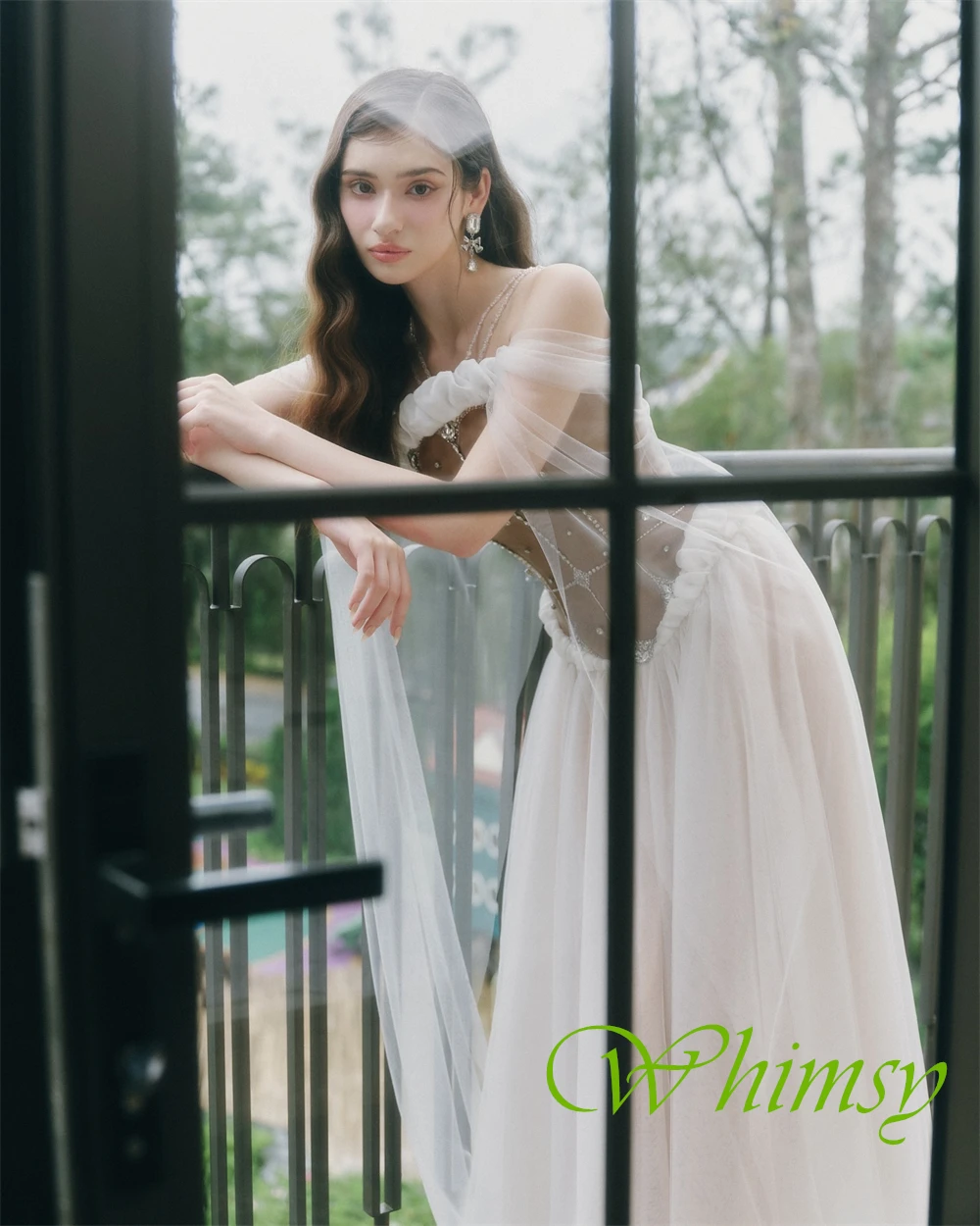 فستان سهرة أنيق مخصص بدون حمالات من التول فساتين حفلة موسيقية كريستالية رقيقة شفافة بأكمام طويلة فساتين مناسبة خاصة