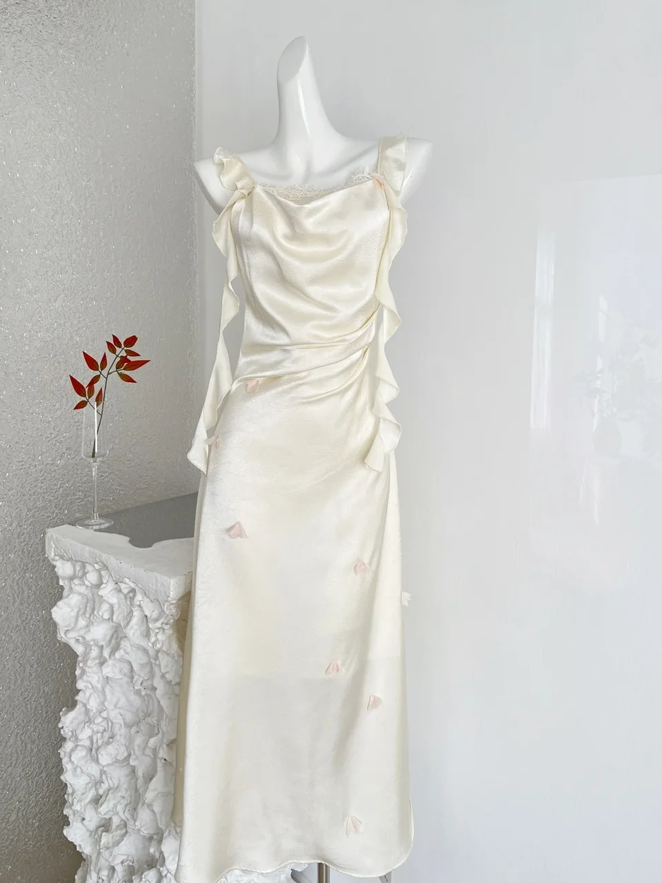 

Новое платье в китайском стиле с завышенной талией, вязаное, женское, сексуальное, с кружевными цветами, без рукавов, с воротником-стойкой, длинное, А-силуэт, из полиэфирного волокна