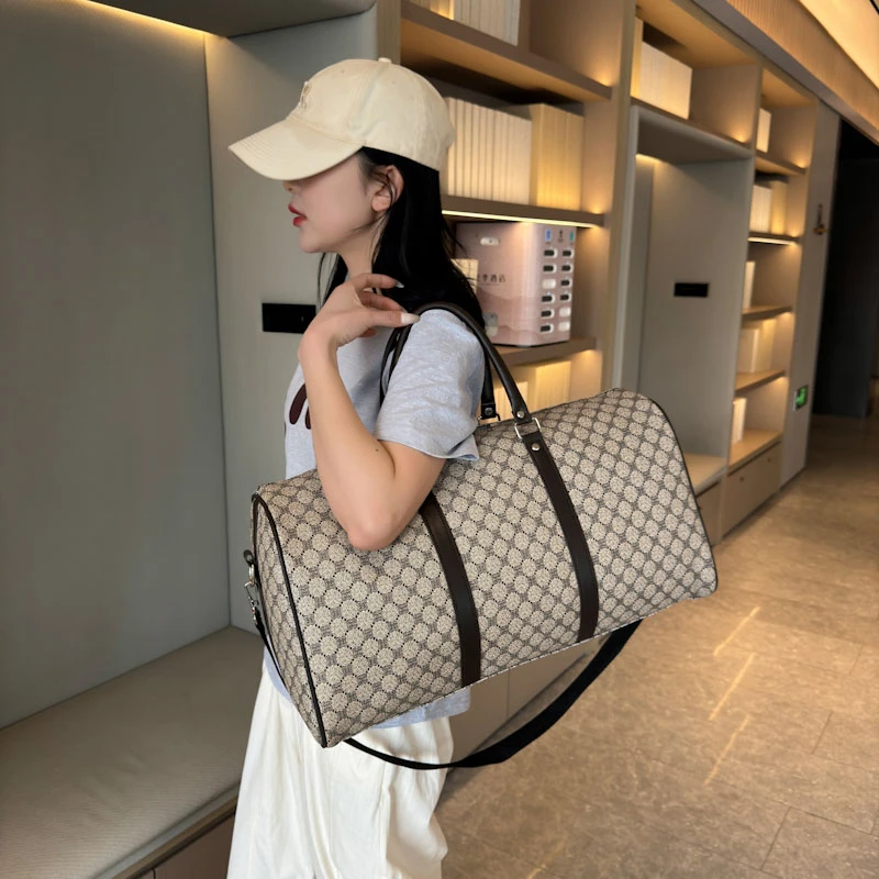 Tas travel wanita kulit PU kapasitas besar tas crossbody kebugaran tas bagasi tas travel tas koper ukuran besar