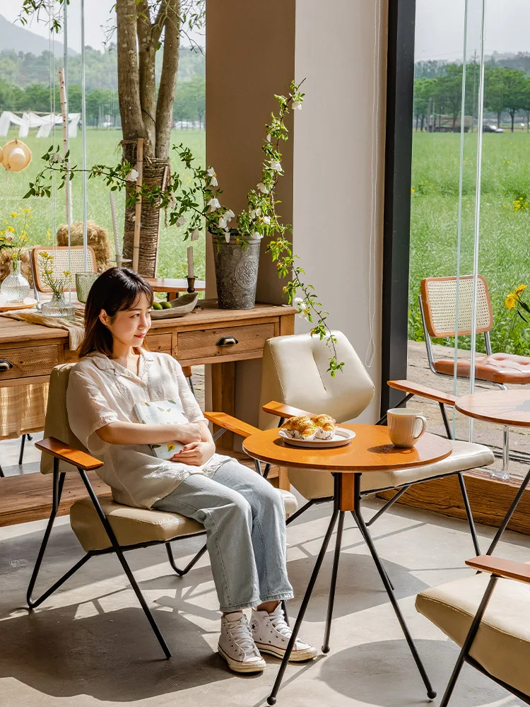 Simple Leisure Cafe Table and Chair Combination, Retro Bar, Dessert Lounge Area Bookstore Restaurant Chair, Solid Wood Armchair