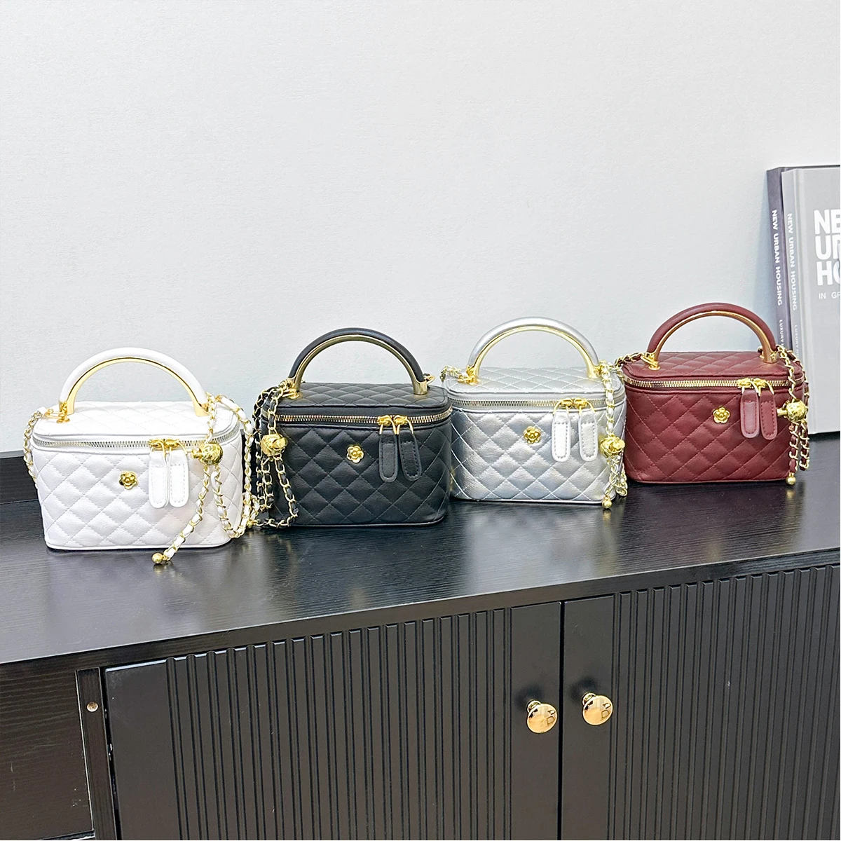 

Модная сумка через плечо с золотым цветочным декором, однотонная стеганая легкая молния, многофункциональный регулируемый ремень, повседневные поездки на работу