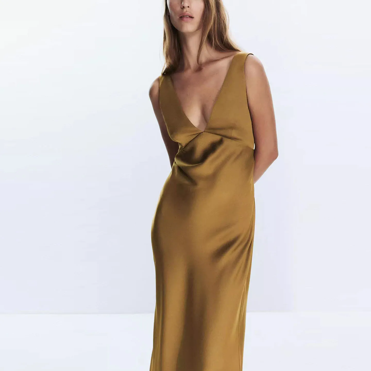 Damska moda, spersonalizowana, jedwabista satyna, midi, elegancka, codzienna, na co dzień, kolekcja jesienna.