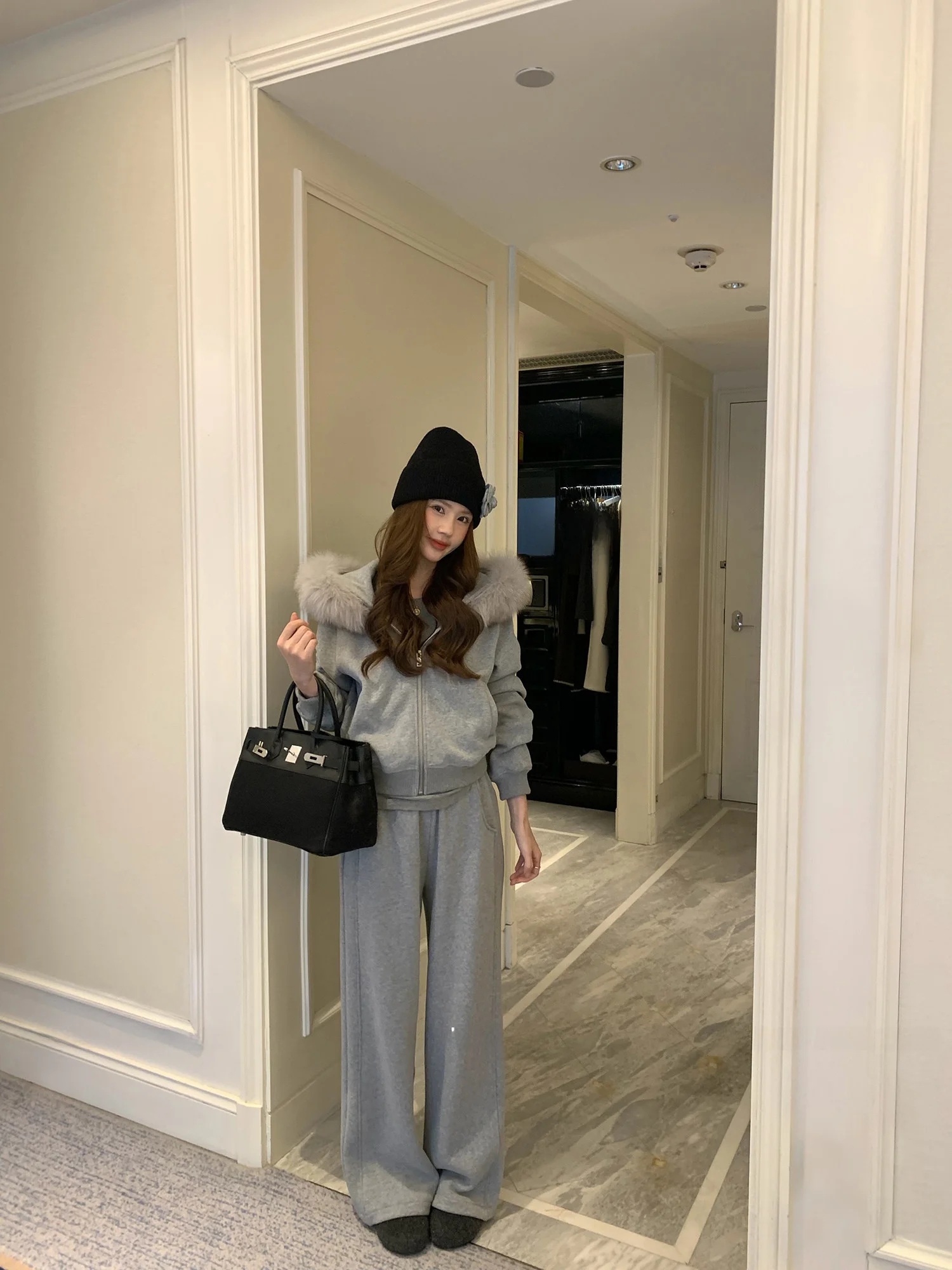 

Flattering Slim Fit Thick Wide Leg Casual Pants Korean Style Comfortable Elastic Waist Cotton Blend Straight Cut Sweatpants