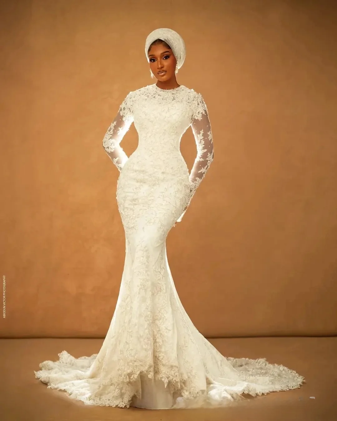 Robe De mariée personnalisée en dentelle, col rond, manches longues, avec traîne De balayage, Corset au dos, Robe De mariée arabe