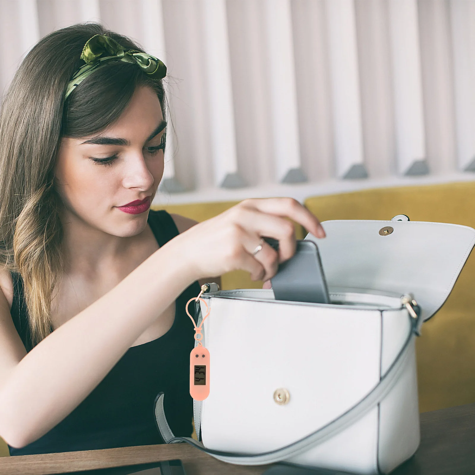 ساعة الجيب الإلكترونية مكونة من 4 قطع مع مشبك للطلاب، هدية ممتعة، تصميم بسيط وخفيف الوزن