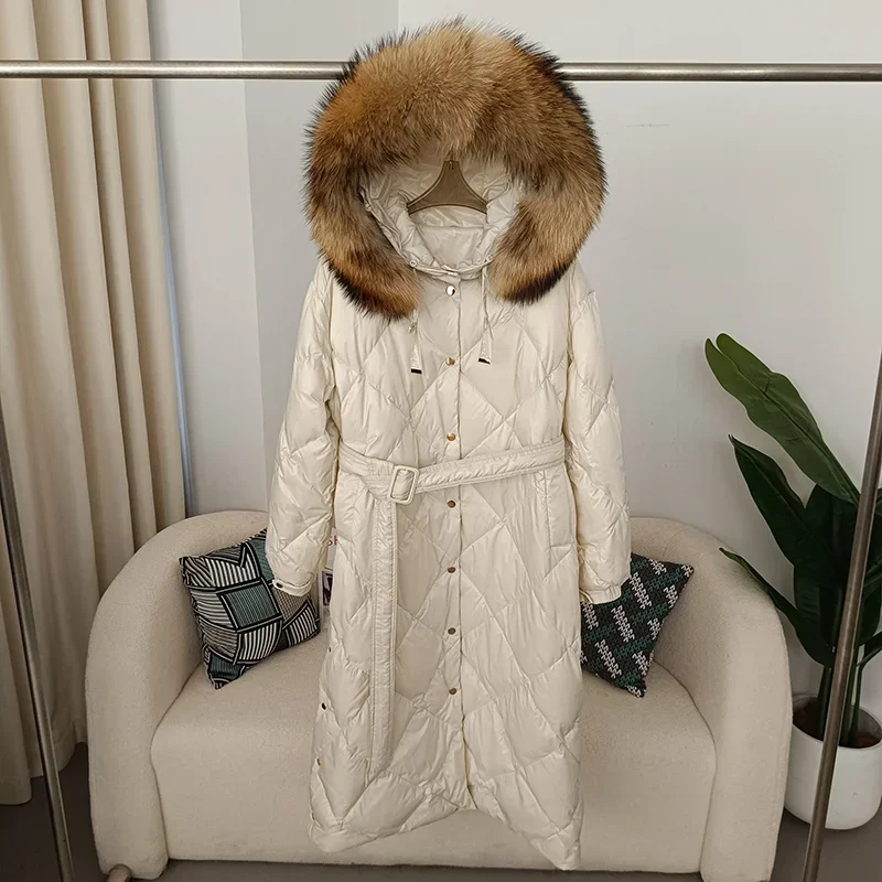 MENHR BONITA-Veste à Capuche en Duvet de Canard Blanc pour Femme, Col en Vraie Fourrure de Raton Laveur, Veste Longue avec Ceinture, Manteau Chaud Femme, Luxe, Hiver