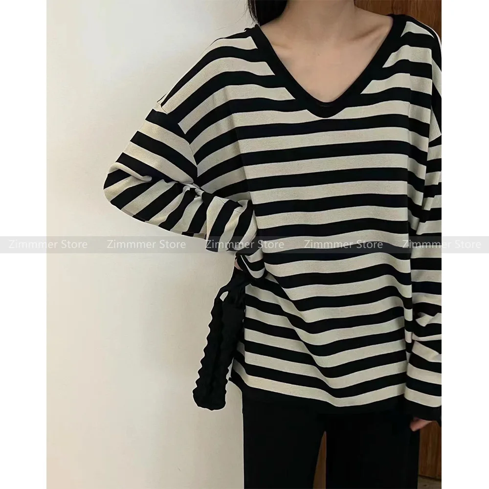 

Classic chic loose black striped v-neck loose cotton long sleeve t-shirt 2024 early autumn new