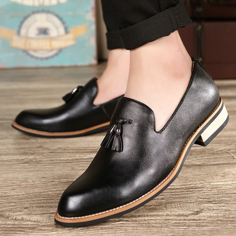 Spring Fashion Brand Pointed Men's Low Heeled Tassel Loafers Flat Comfortable Men's Business Dress Shoes Classic Leather Shoes