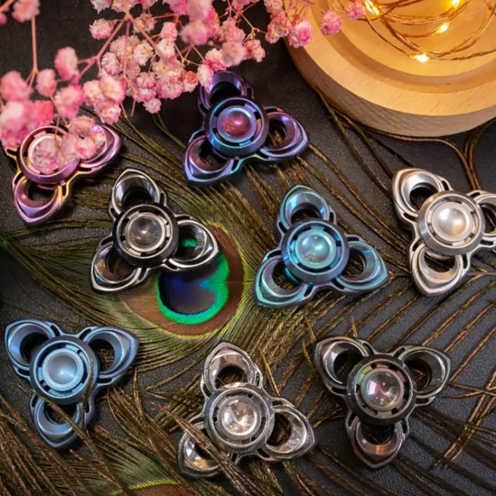 HALO.EDC Plume Fidget Spinner Disegni originali Fidget Toys per adulti Gadget per alleviare l'ansia Fidget Spinner a tre pale