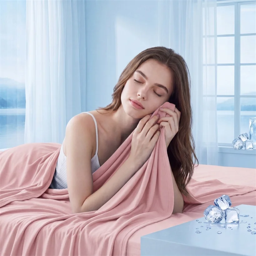 Summer Blanket Ice Silk Cooling Blanket Air Conditioning Quilt Skin-friendly Lightweight Thin Breathable Quilt for Home Office