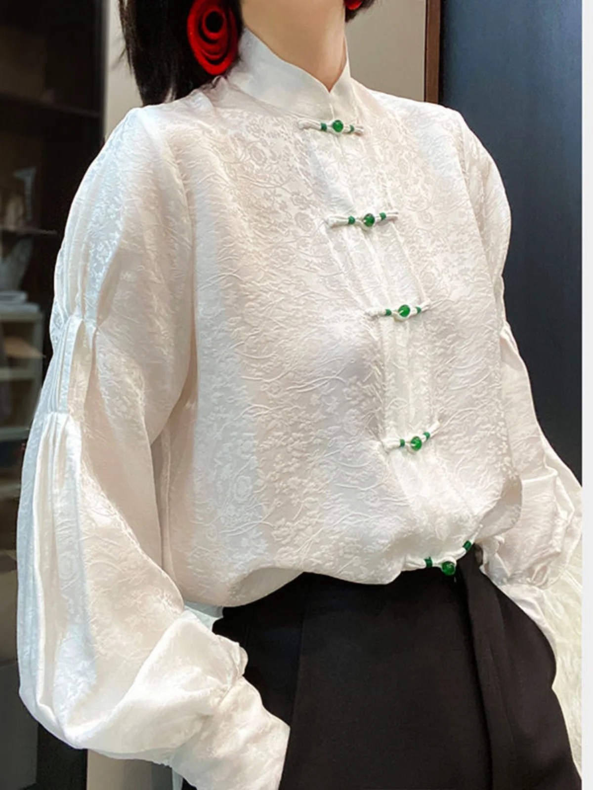 เสื้อคลุมไหมอีเลลองสเวสำหรับผู้หญิง สไตล์จีนโบราณ ติดกระดุมเปิดด้านหน้า ชุดถังระดับไฮเอนด์ ลายเมฆฟ้า...