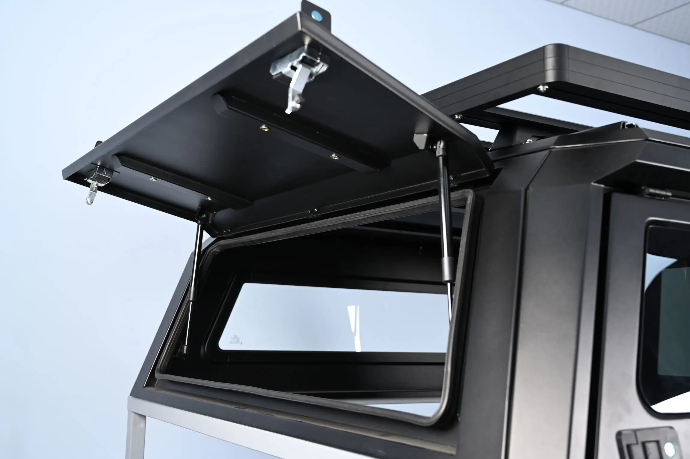 مظلة شاحنة بيك اب 4*4 - أغطية شاحنة ذات غطاء ألومنيوم خفيف الوزن لـ F150 5.5FT