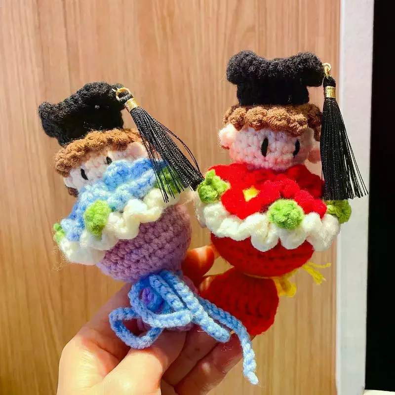 1Pcs Graduation Sunflower Bouquet Knitted Ornaments Hand-Crocheting Doctoral Cap Bouquet Figurines Keychain Graduation Gifts