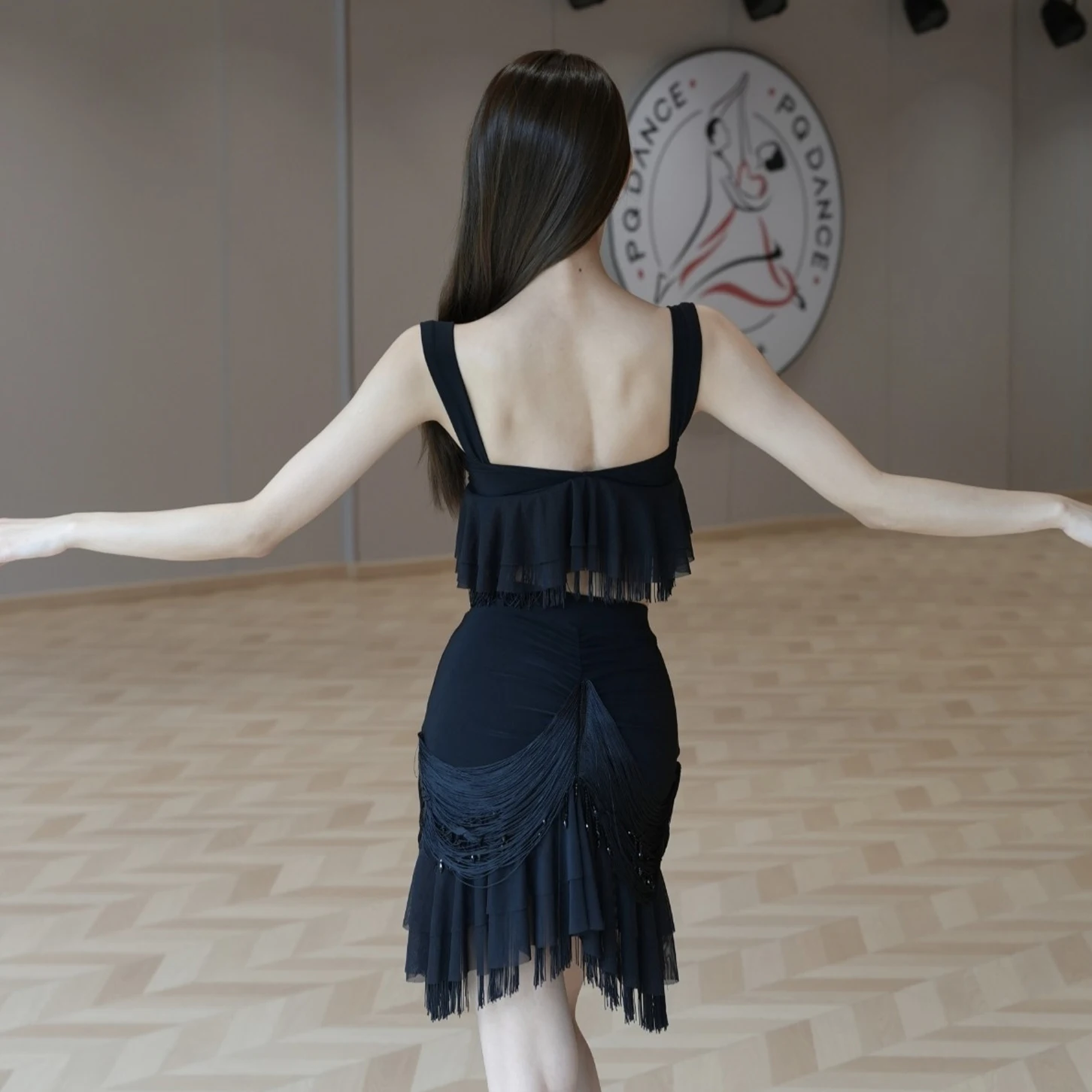 ฤดูร้อนละตินเต้นรําเสื้อผ้าผู้หญิง Ruffle Fringe สั้นพู่กระโปรง Rumba Samba Cha Cha เสื้อผ้าเต้นรํา DNV24203