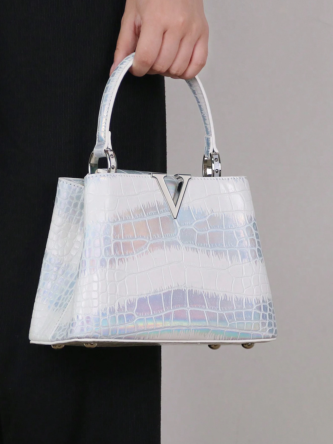 

Женская сумка 2026: роскошная, высококачественная, модная, с V-образным дизайном, градиентная, в форме змеи, с цветным градиентом, с имитацией кожи змеи, с накладной застежкой.