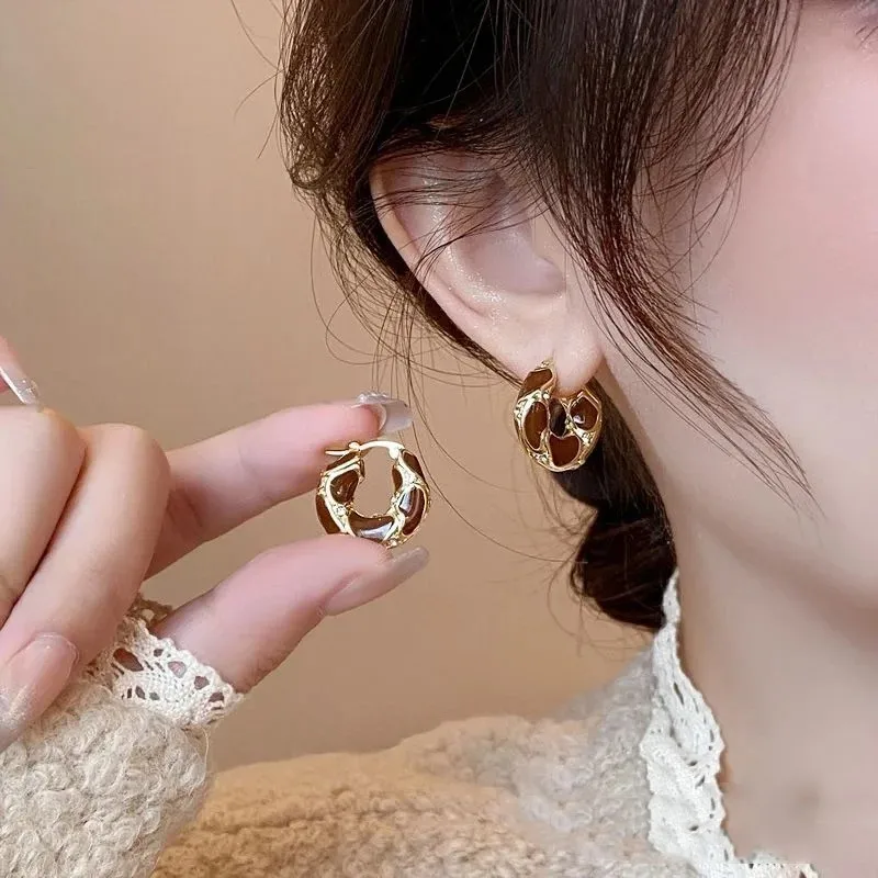 Новые винтажные эмалированные цветные металлические текстурные маленькие серьги-кольца для женщин модные позолоченные Эффектные серьги с пряжкой креативные ювелирные изделия