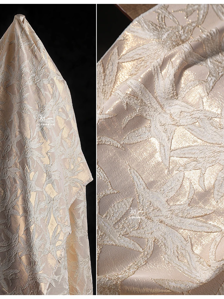 

Металлическая проволока Лилия Жаккардовая ткань для шитья своими руками Пальто Юбка Ханфу Модная одежда Дизайнерская ткань на метр Материал