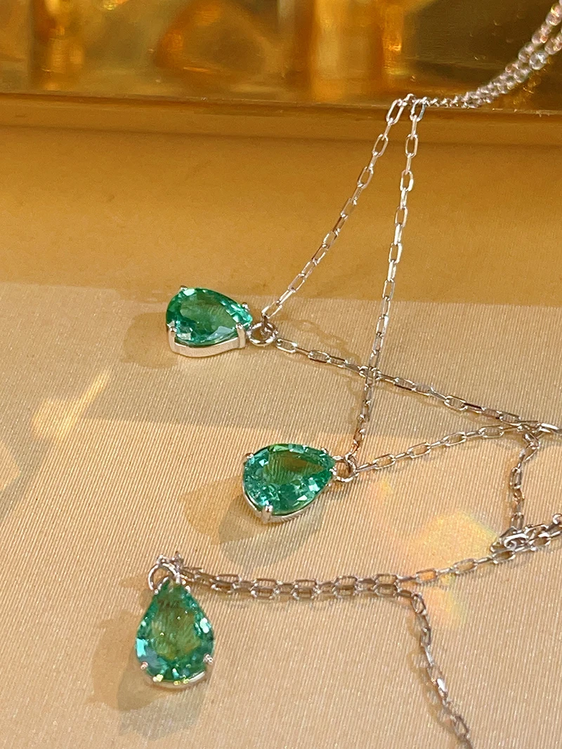 LUOWEND 100% 18K White Gold Necklace Romantic Gentle Style Shiny Diamond Natural Emerald Necklace for Women High Wedding Jewelry