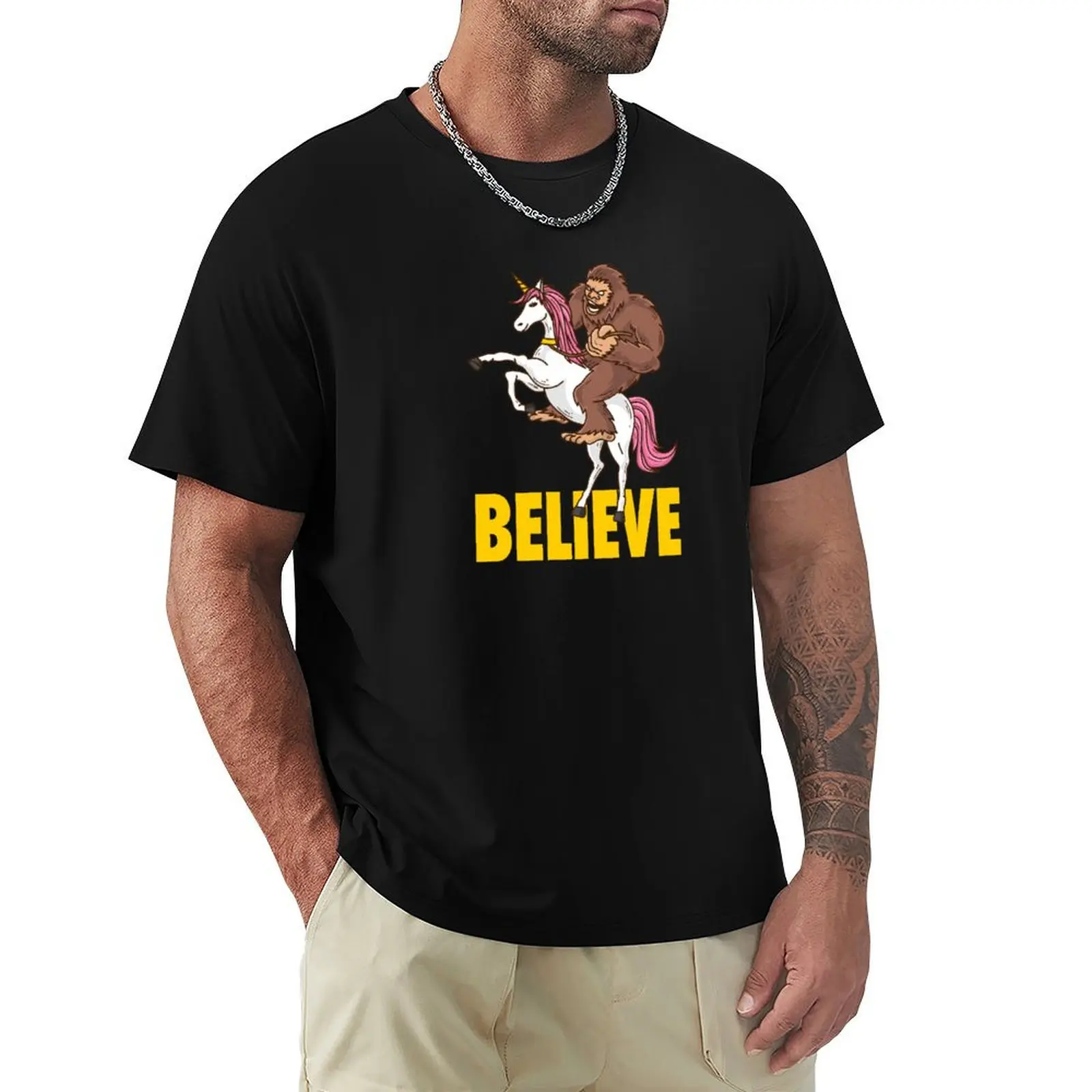 

Bigfoot Sasquatch Riding Unicorn Unicorn Gift T-Shirt quick-drying blue lock tshirts for men