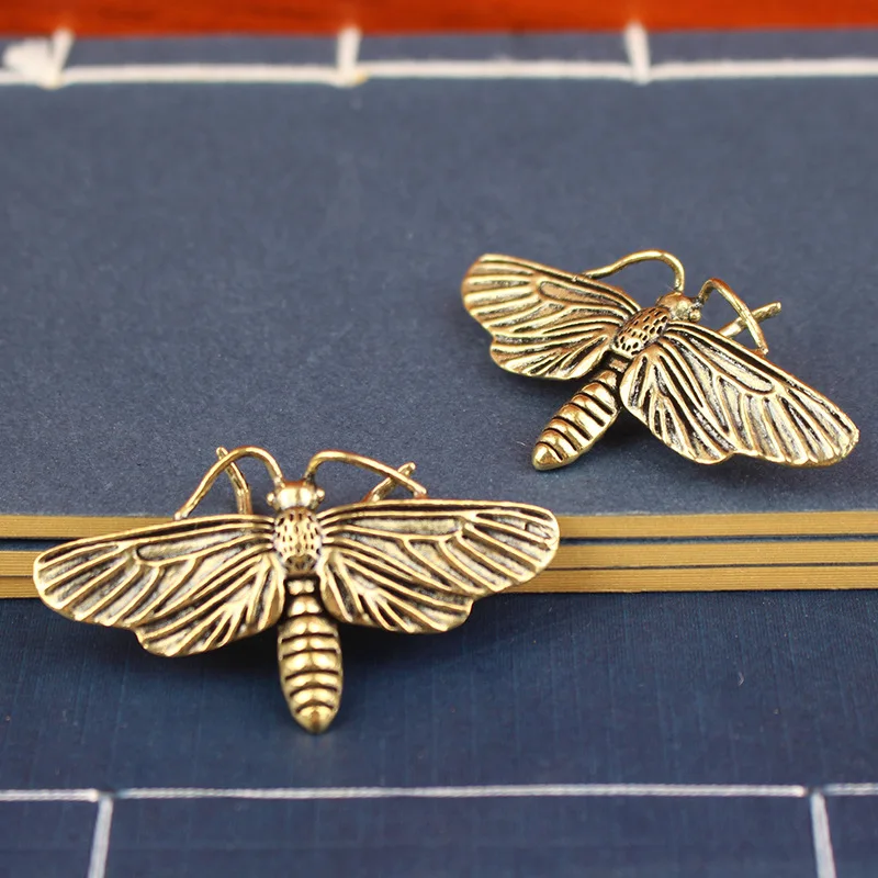 منحوتة فراشة نحاسية - تمثال حشرة واقعي لديكور المكتب، عنصر جامعي عتيق، غرفة الدراسة وزخرفة رف الكتب ​