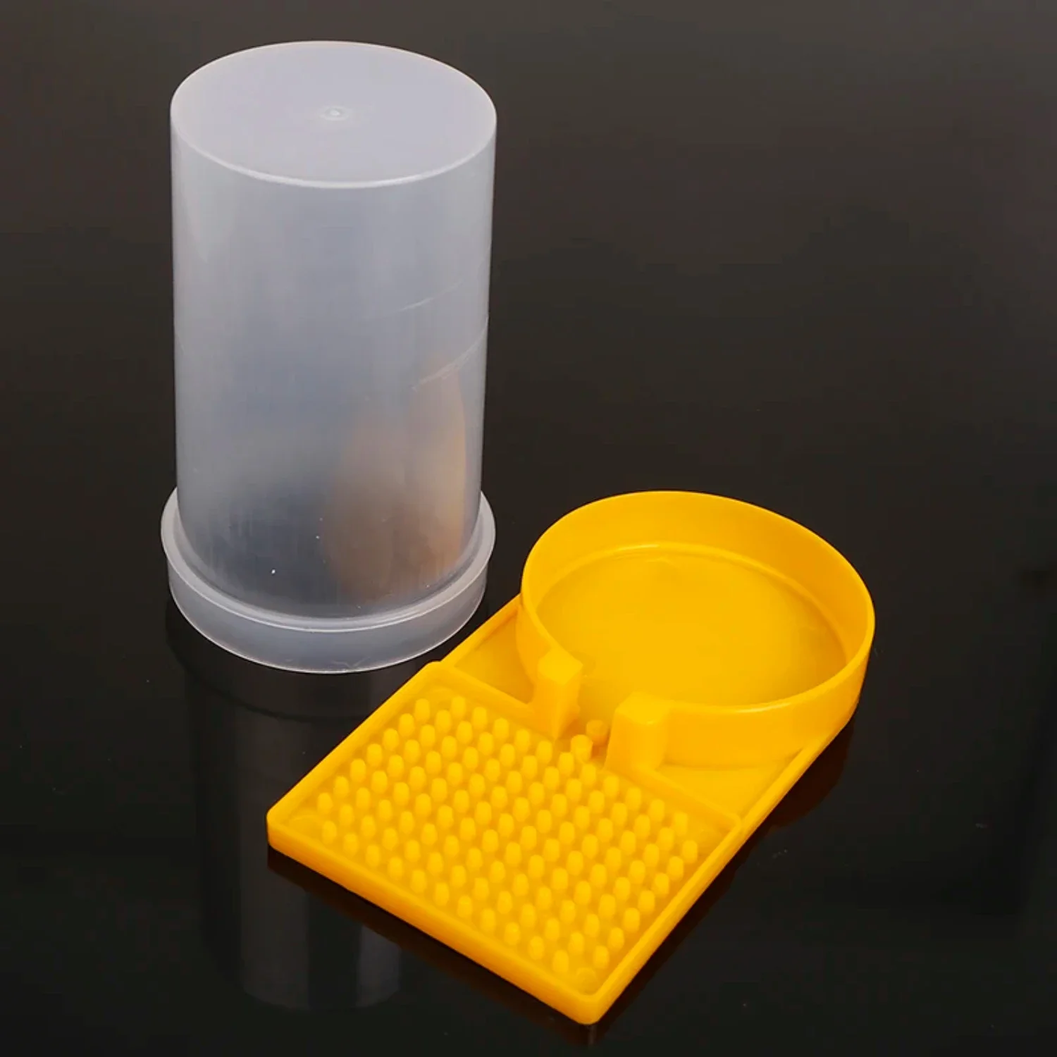 

Convenient, Lightweight, and Durable Plastic Honey Bee Feeder Waterer: Reliable and Essential Tools for Efficient Beekeeping Sup