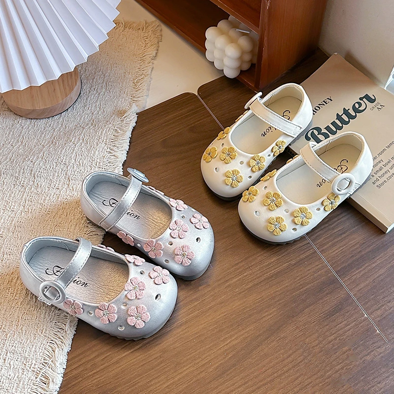 

Кожаная обувь для маленьких девочек, весенне-осенняя детская праздничная обувь с цветочным узором, обувь принцессы, нескользящая обувь с мягкой подошвой для малышей, повседневная обувь для детей