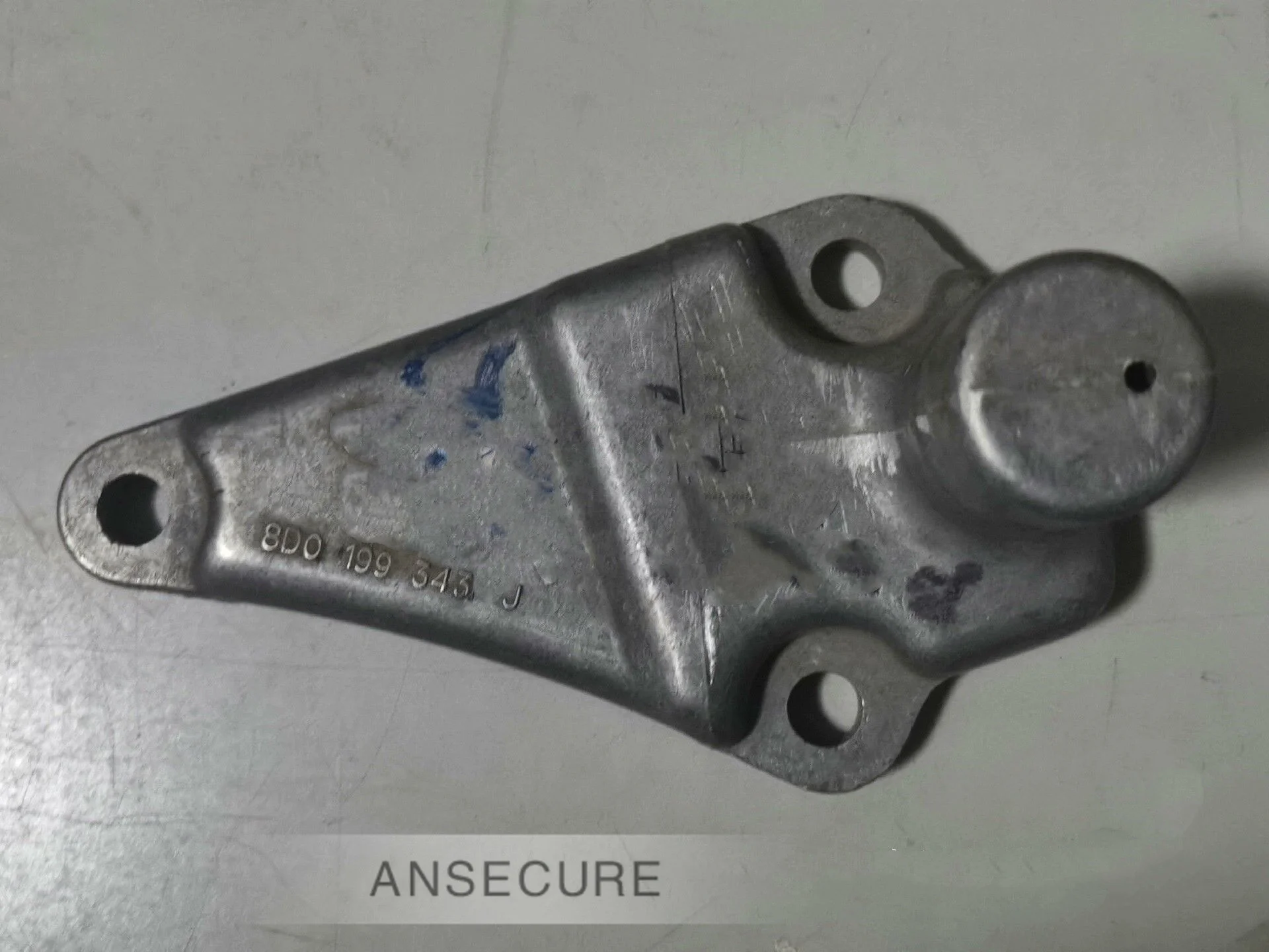 

Передний кронштейн крепления двигателя для Audi A4 B5 A6 C5 VW Passat B5 Skoda Superb 2.4 2.8 8D 0199343 J