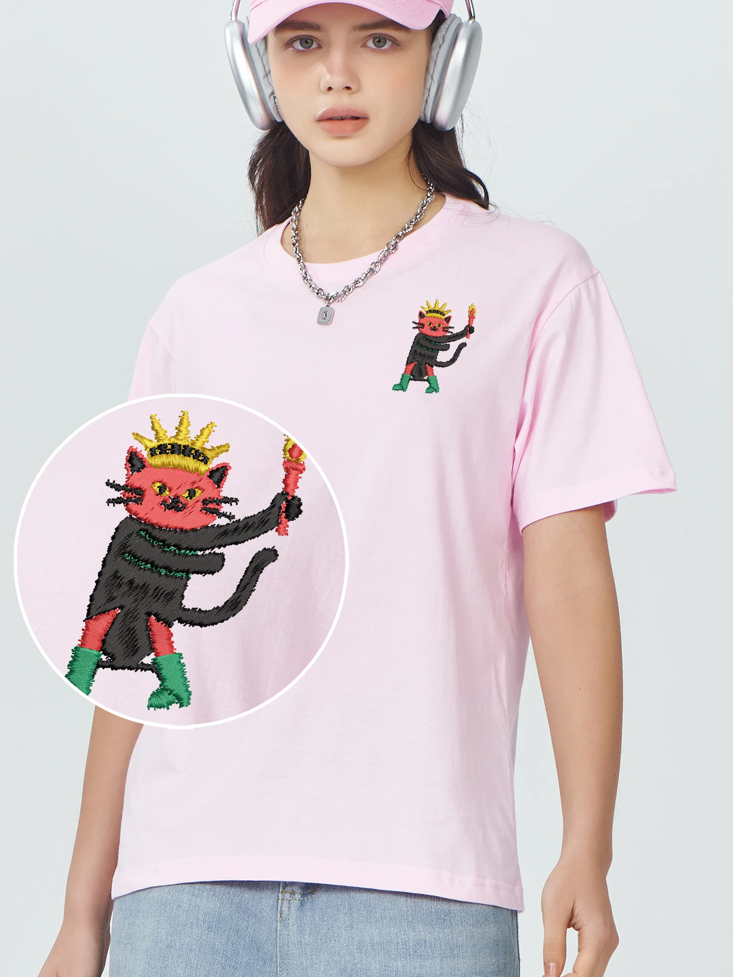 Unisex Embroidered T-Shirt Cat Taking Torch Cotton Oversized Fashionable Comfortable Streetwear Embroidery T-Shirt