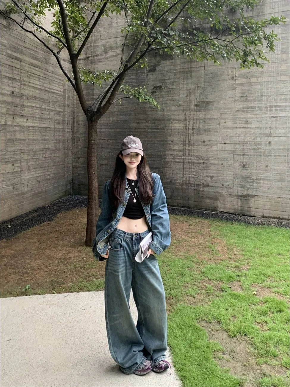 

Retro Fashionable Denim Set Women's Long Sleeve High Waist Wide Leg Pants Elegantly Designed Two Piece Suit for Spring